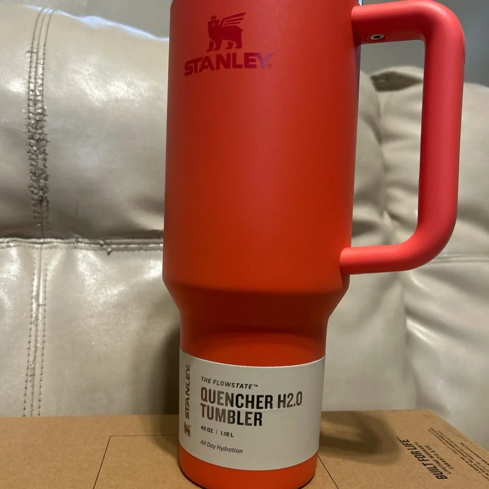 Stanley Orange Quencher H2.0 Tumbler with Handle - Picture 2 of 5